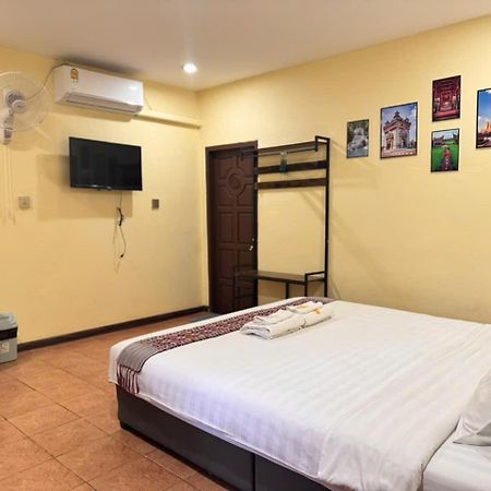 Yula Hotel Thatluang Виентиане Екстериор снимка