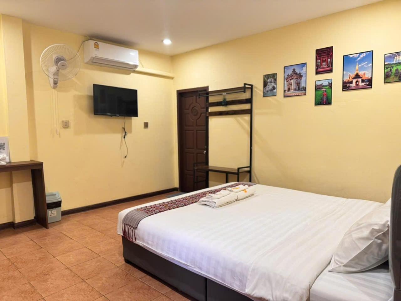 Yula Hotel Thatluang Виентиане Екстериор снимка