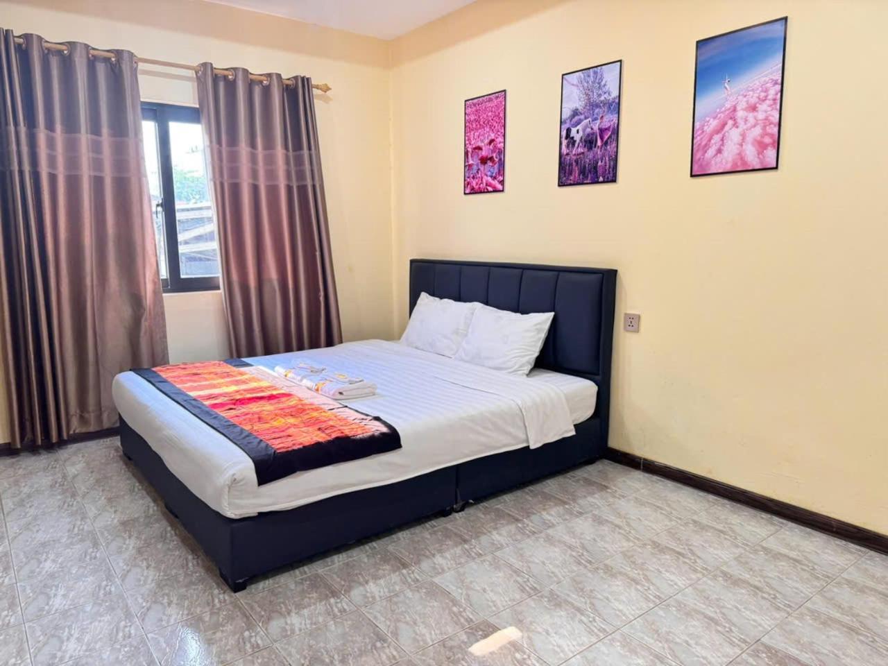 Yula Hotel Thatluang Виентиане Екстериор снимка