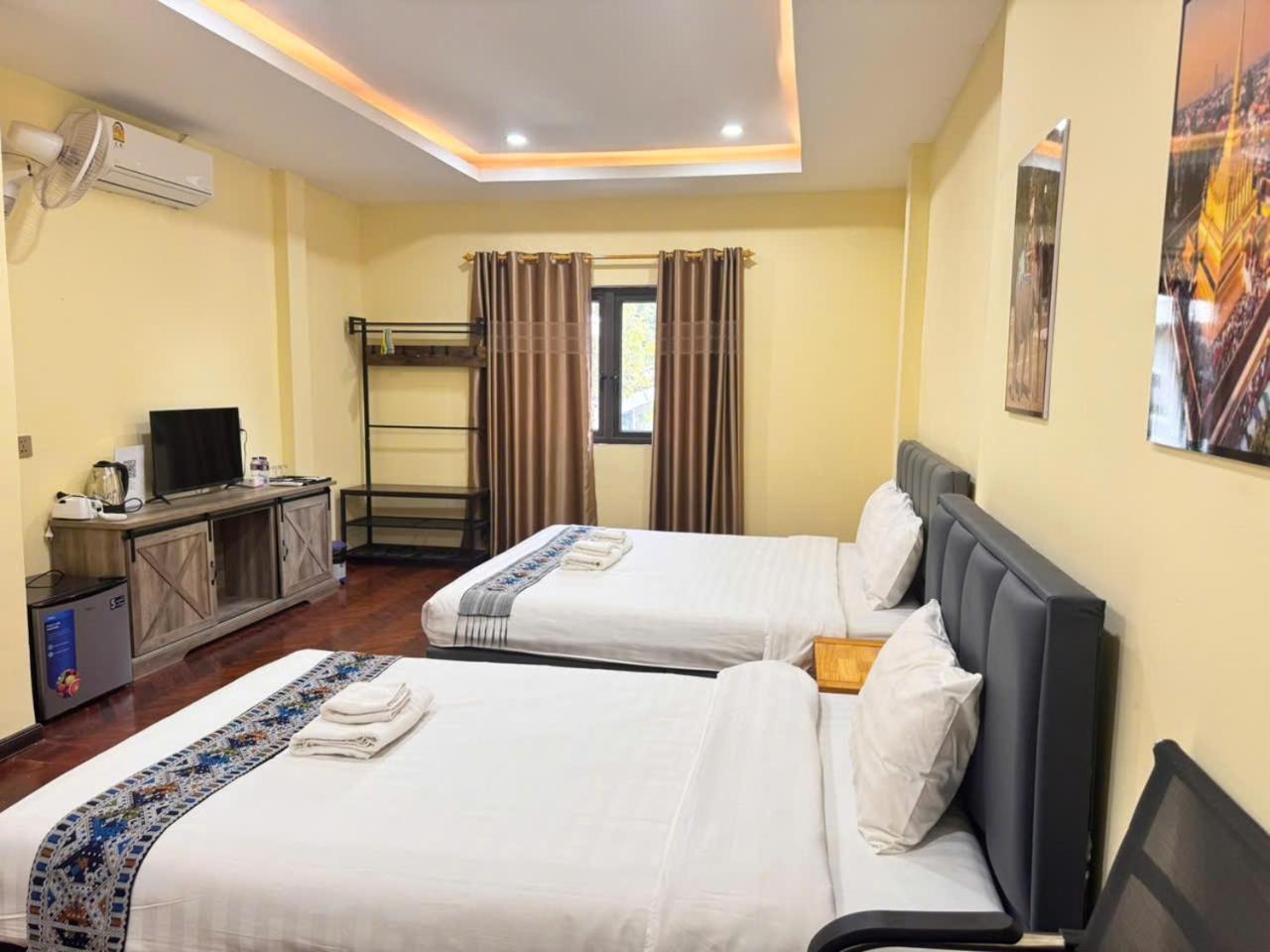 Yula Hotel Thatluang Виентиане Екстериор снимка